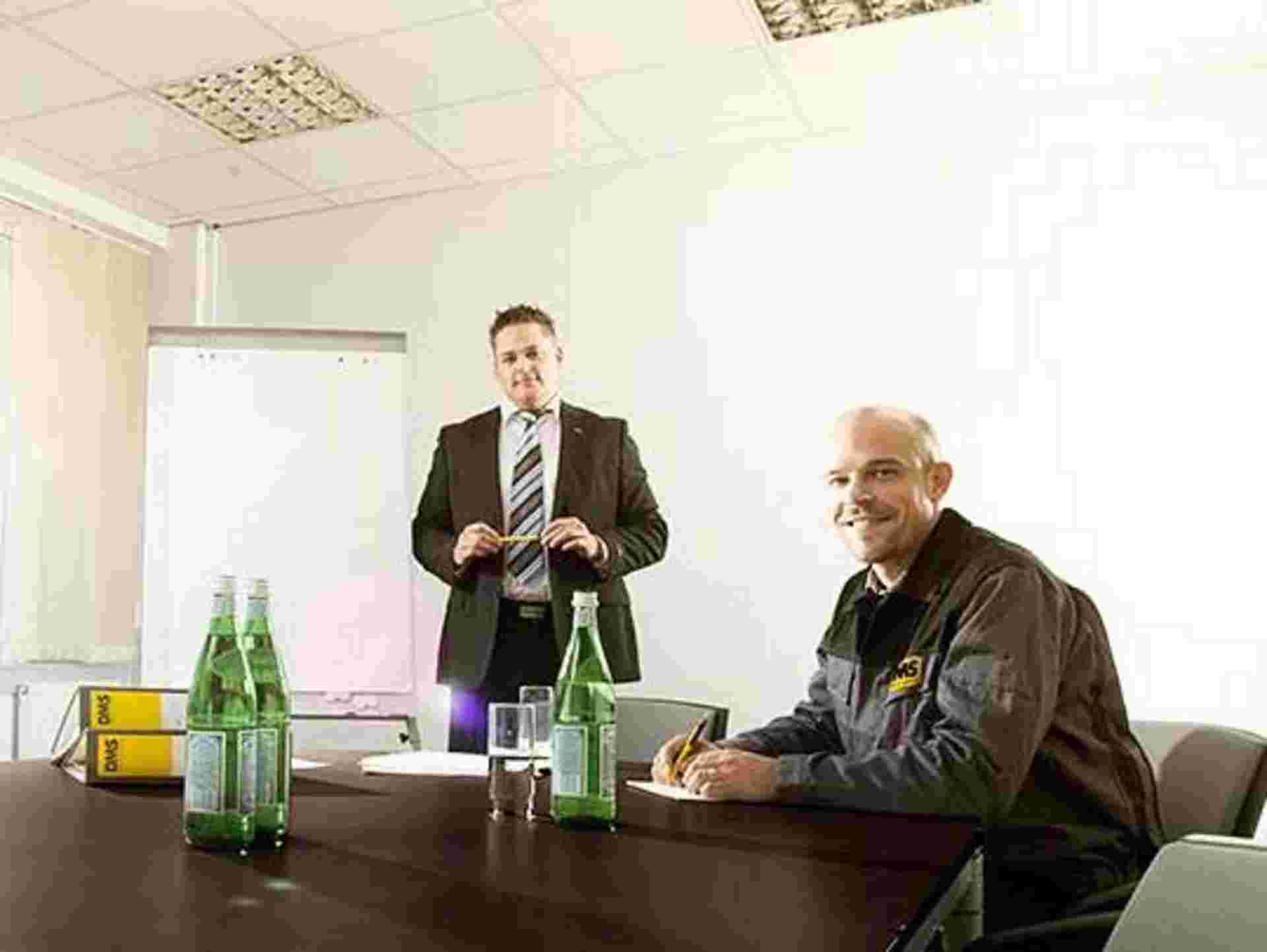 Three relocation specialists from different departments of Max Müller Umzüge GmbH are planning a project relocation