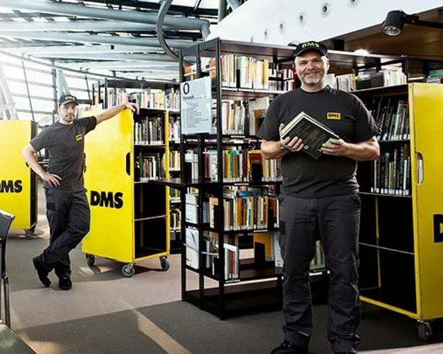 Relocation of a library with special vehicles and qualified employees Umzug_einer_Bibliothek_.jpg